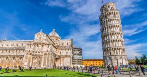 Lutande tornet i Pisa